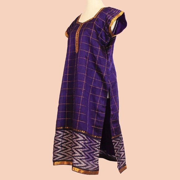 Purple Checkered Silk Knee-Length Kurta | Muvvas Boutique - Picture 3 of 5